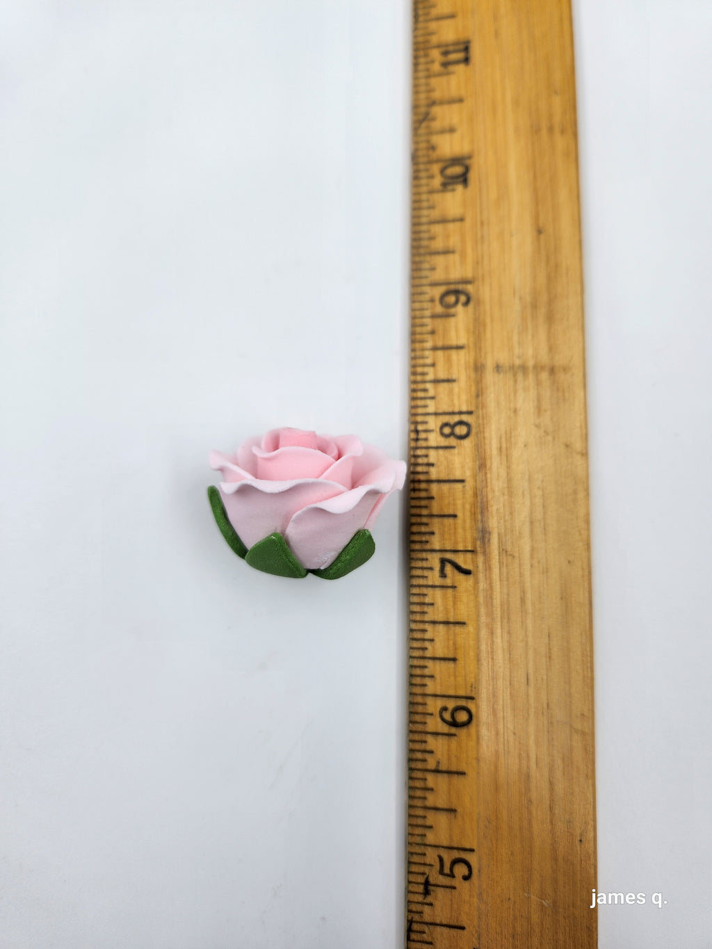 Gumpaste Rose with Leaves 8pc. 1" Small Pink  (146)