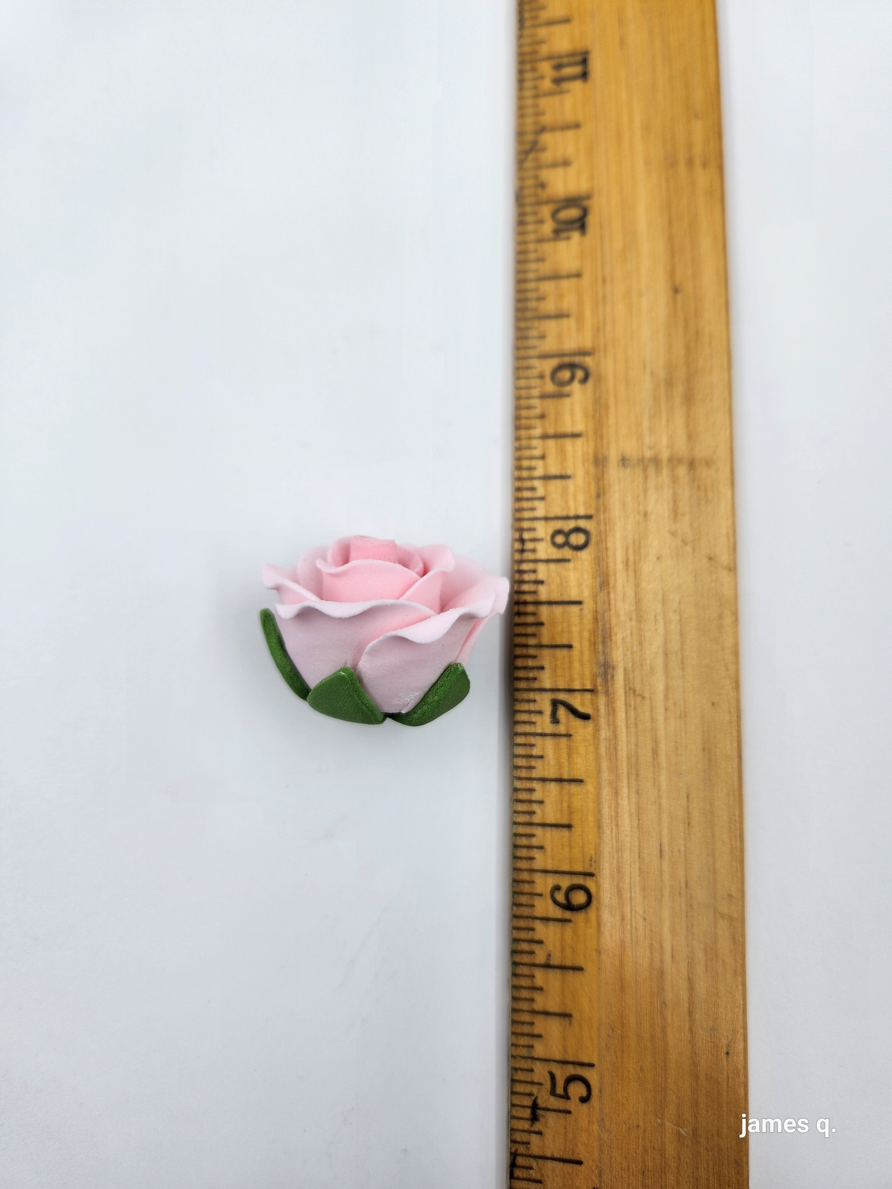 Gumpaste Rose with Leaves 8pc. 1" Small Pink  (146)