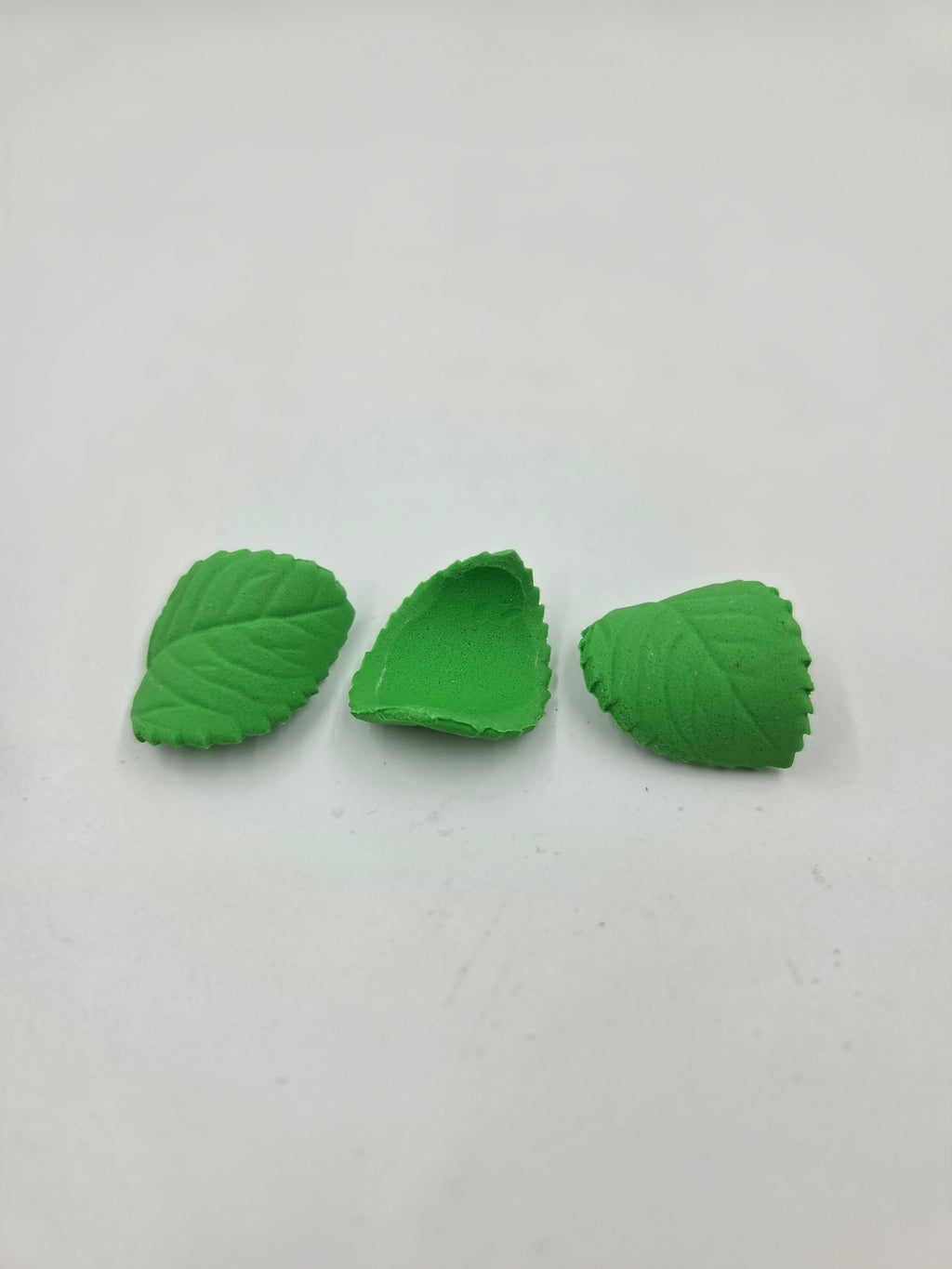 Wilton Icing Decorations Leaves 12pc. Green