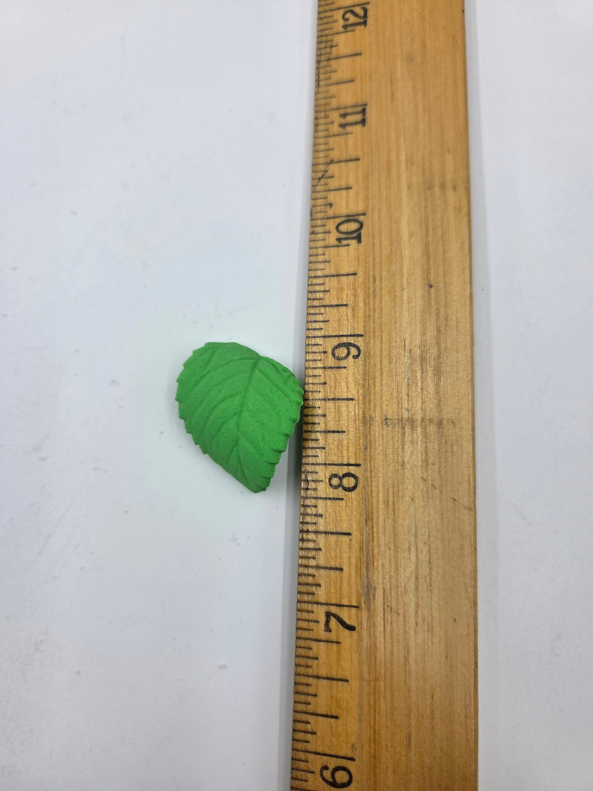 Wilton Icing Decorations Leaves 12pc. Green